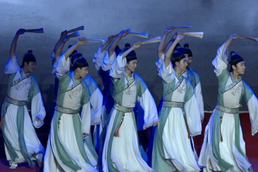 舞蹈《纸扇书生》