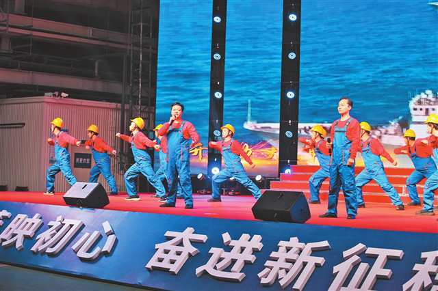 重庆红江船舶智能产业园203厂房内正在上演三线建设情景剧。