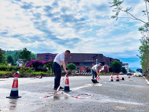 綦江：督在实处 路通民心